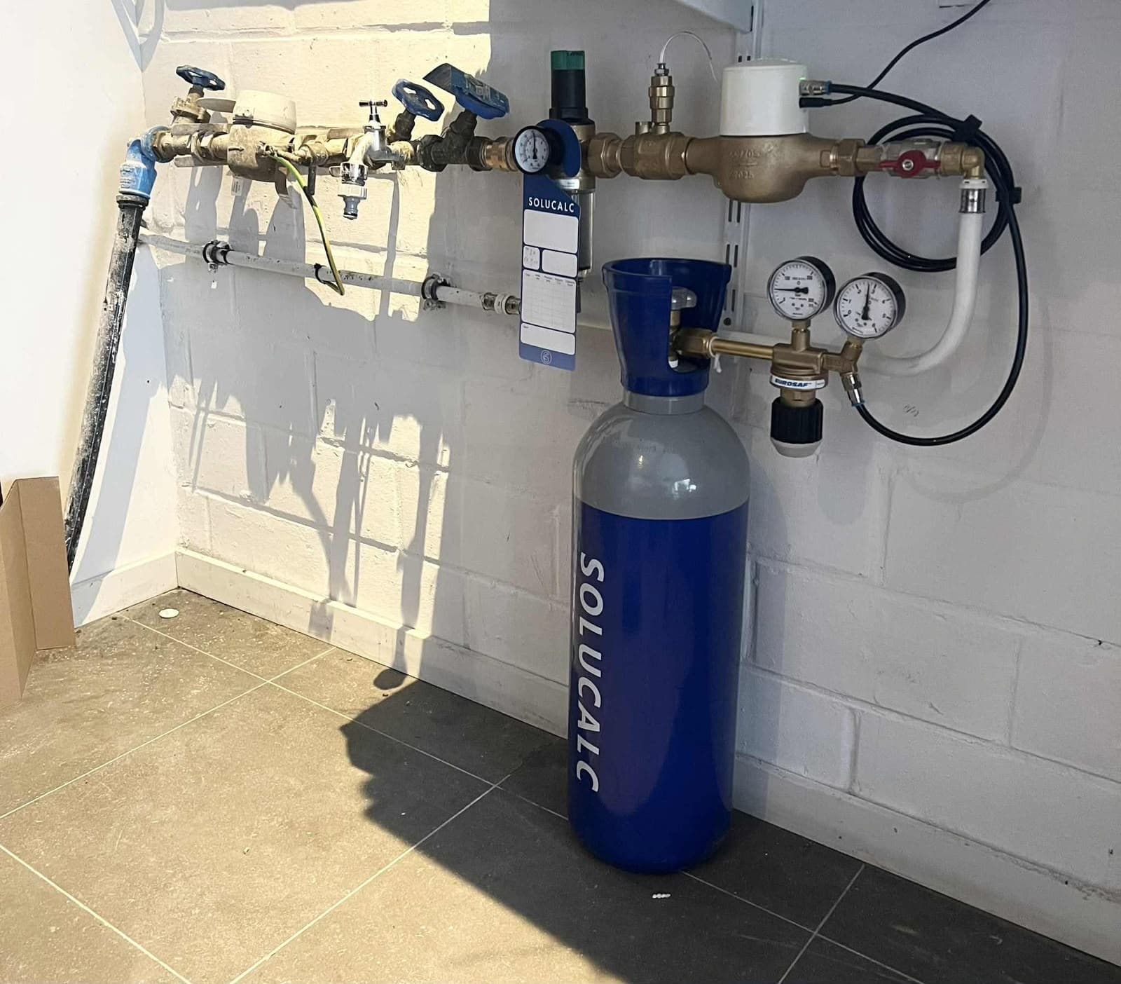 Système de traitement anticalcaire raccordé au réseau d’eau